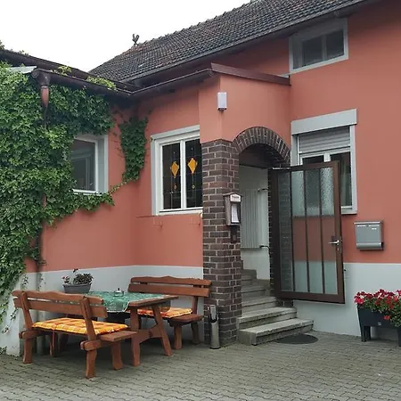 Holzgarten Konukevi 3*